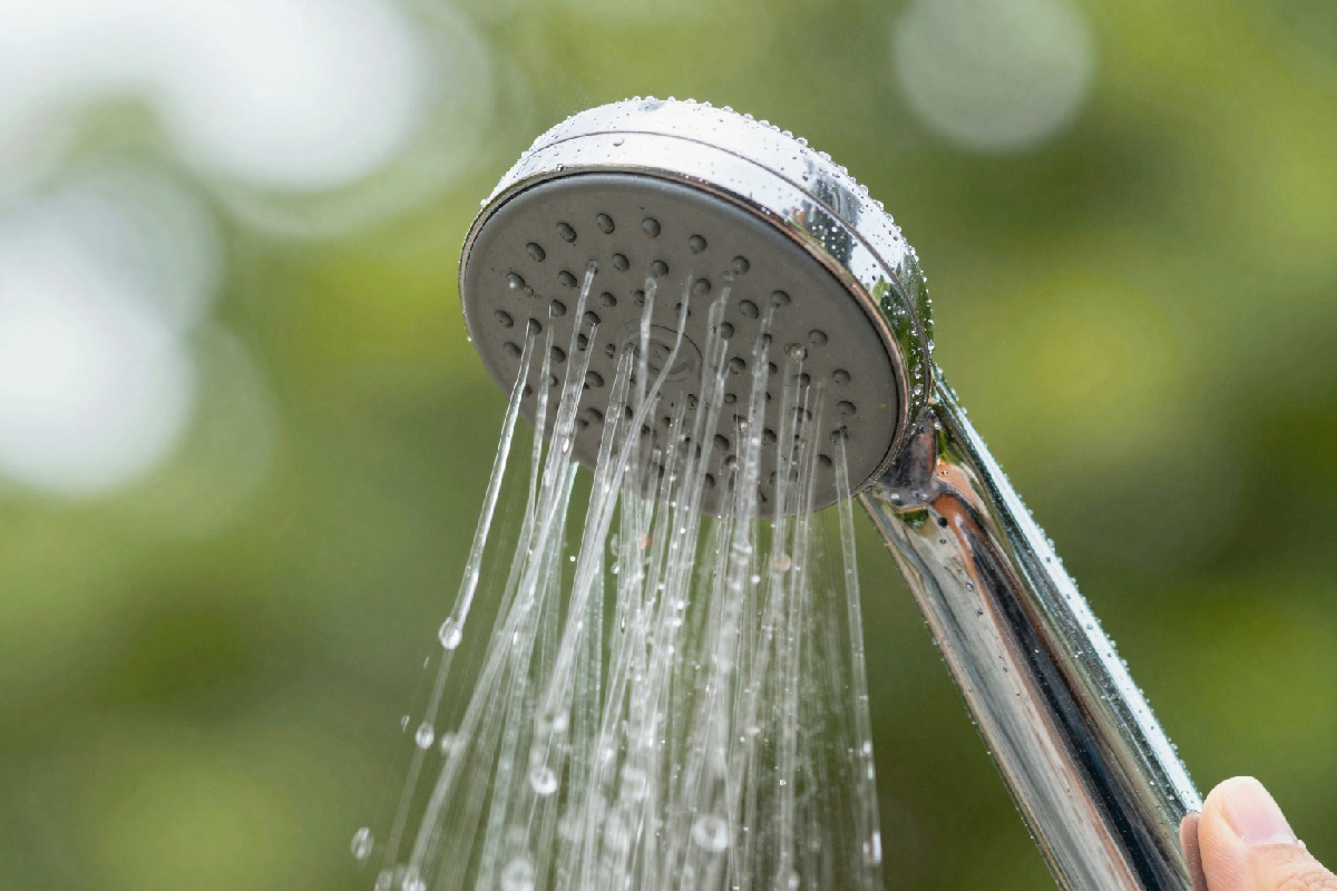 Come pulire il soffione della doccia dal calcare con rimedi naturali efficaci e veloci